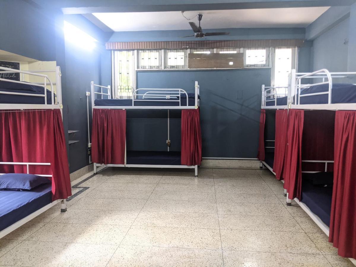 Auberge de jeunesse Mezenga Backpackers à Guwahati Extérieur photo